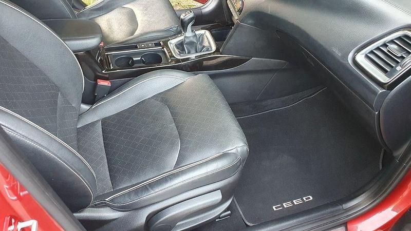 Gebraucht Kia ProCeed GT GT 140 PS (102 kW) 2020 Rot Kleinwagen