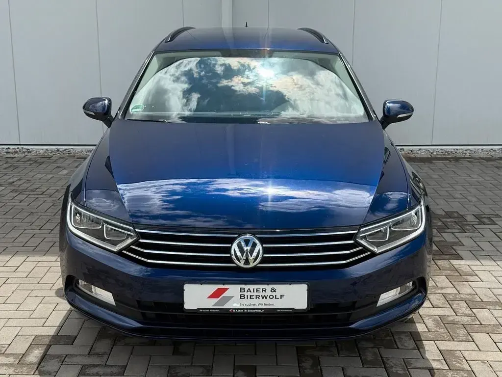 Gebraucht VW Passat Trendline 150 PS (110 kW) 2018 Blau Kombi