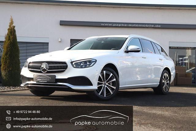 Weiß Gebraucht 2022 Mercedes E300 Business Kombi | 30.895 € (Guter Preis) - Bild 1/4