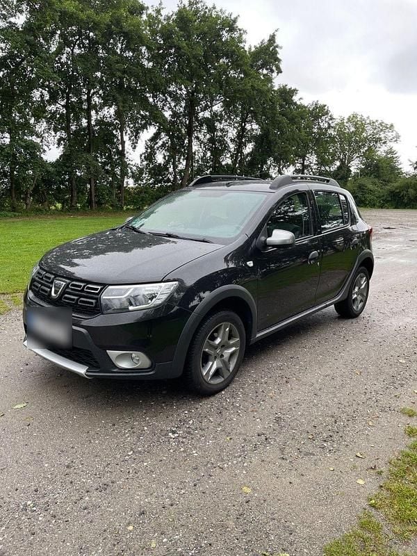 Schwarz Gebraucht 2017 Dacia Sandero Stepway Kleinwagen | 7.100 € (Guter Preis) - Bild 1/4