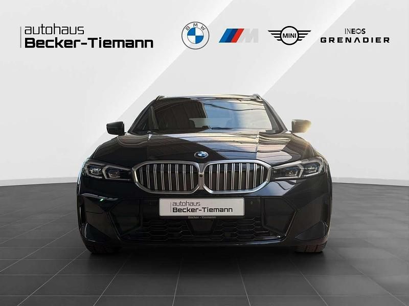 Gebraucht BMW 330 M Sport 286 PS (210 kW) 2025 Saphirschwarz Kombi