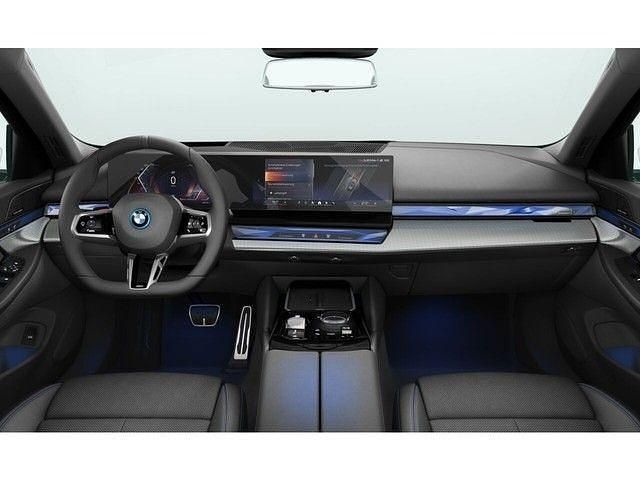 Gebraucht BMW i5 M Sport 250 kW (340 PS) 2025 Weiß Kombi