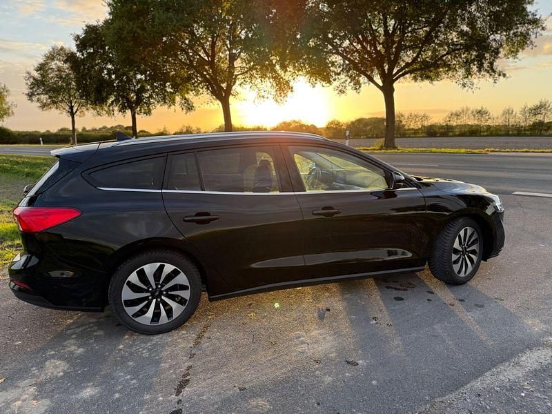 Schwarz Gebraucht 2020 Ford Focus Cool & Connect Kombi | 14.690 € (Fairer Preis) - Bild 1/4