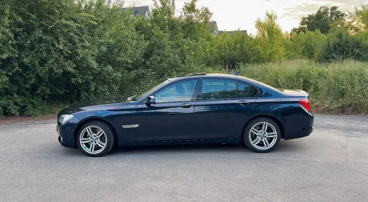 Gebraucht BMW 750 Shadowline 408 PS (300 kW) 2009 Blau Limousine
