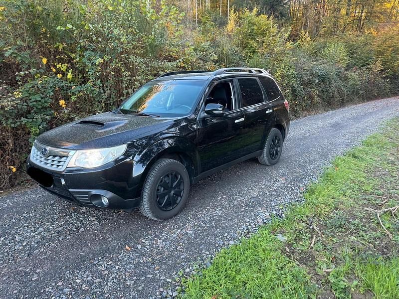 Second-hand Subaru Forester 147 CP (108 kW) 2012 Negru SUV