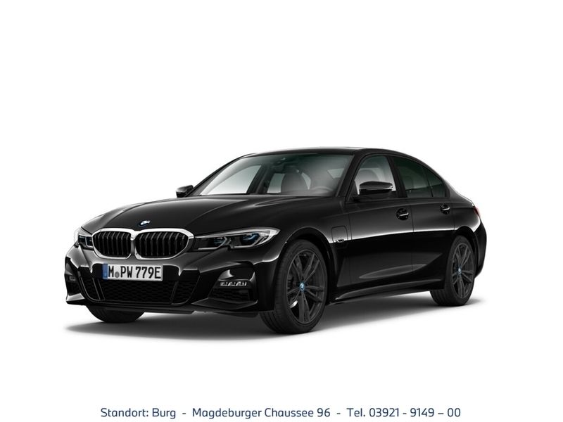 Black sapphire metallic Gebraucht 2022 BMW 330e M Sport Limousine | 35.490 € (Teuer) - Bild 1/4