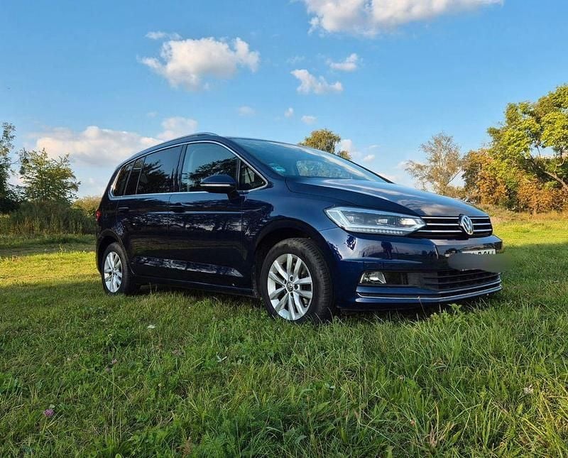 Blau Gebraucht 2018 VW Touran Highline Van / Kleinbus | 17.000 € (Superpreis) - Bild 1/4