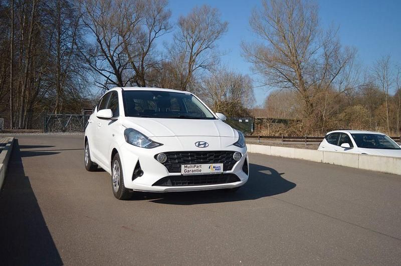 Gebraucht Hyundai i10 Select 67 PS (49 kW) 2020 Weiß Kleinwagen