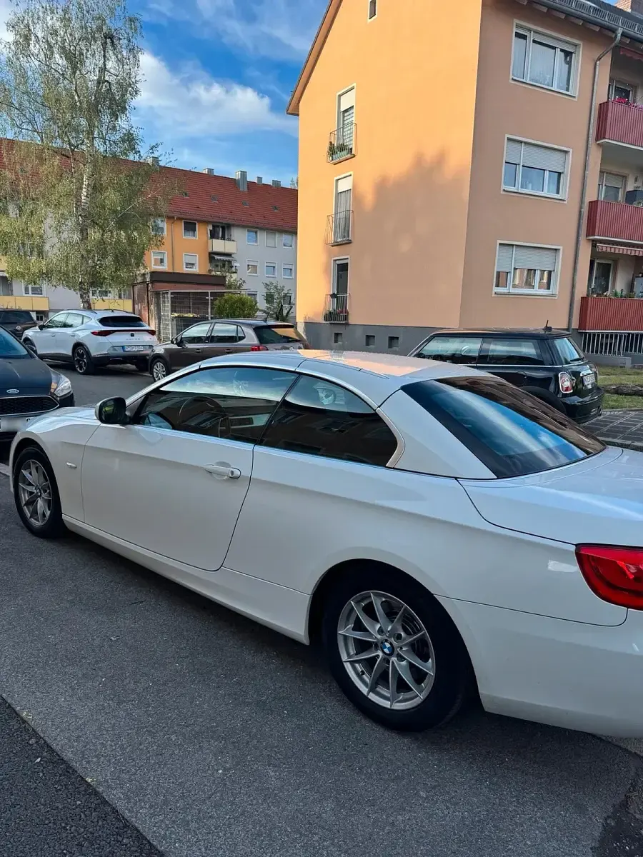 Gebraucht BMW 318 Cabriolet 143 PS (105 kW) 2012 Weiß Cabrio