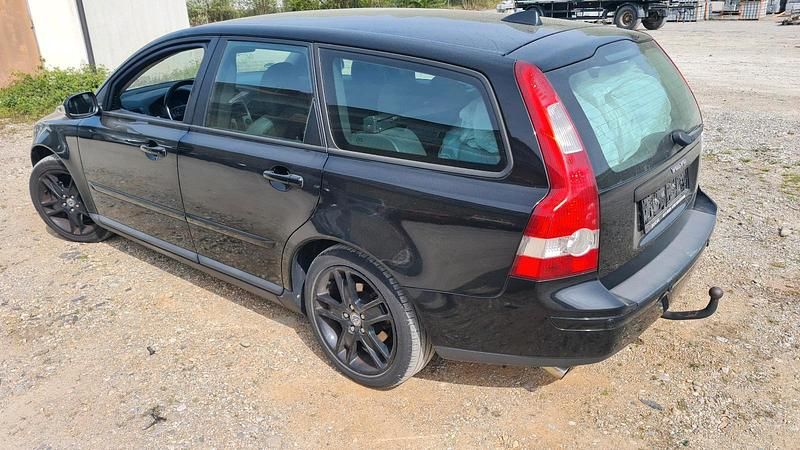 Usado Volvo V50 220 CV (161 kW) 2007 Negro Familiar