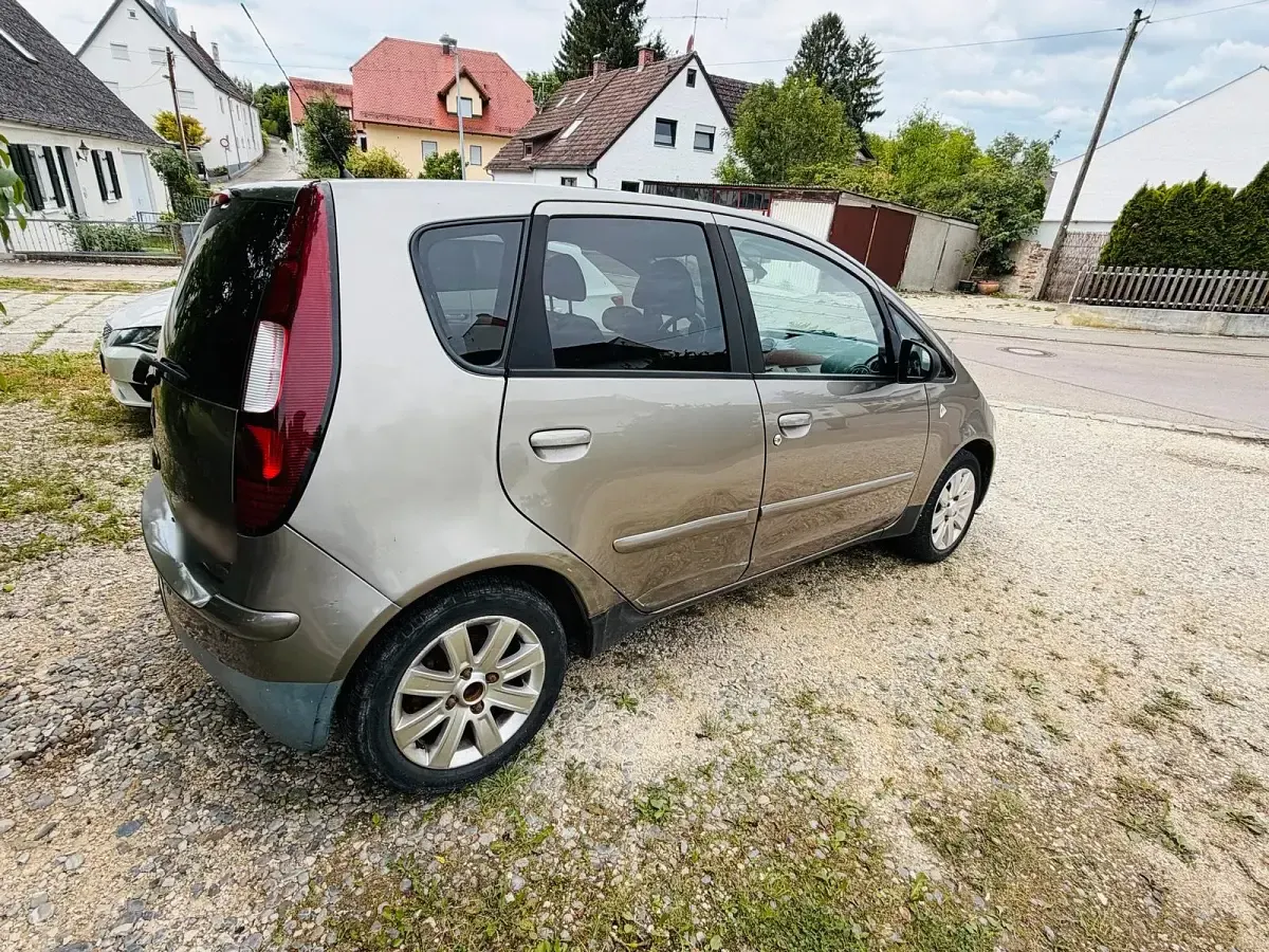 Gebraucht Mitsubishi Colt 95 PS (69 kW) 2008 Silber Kleinwagen