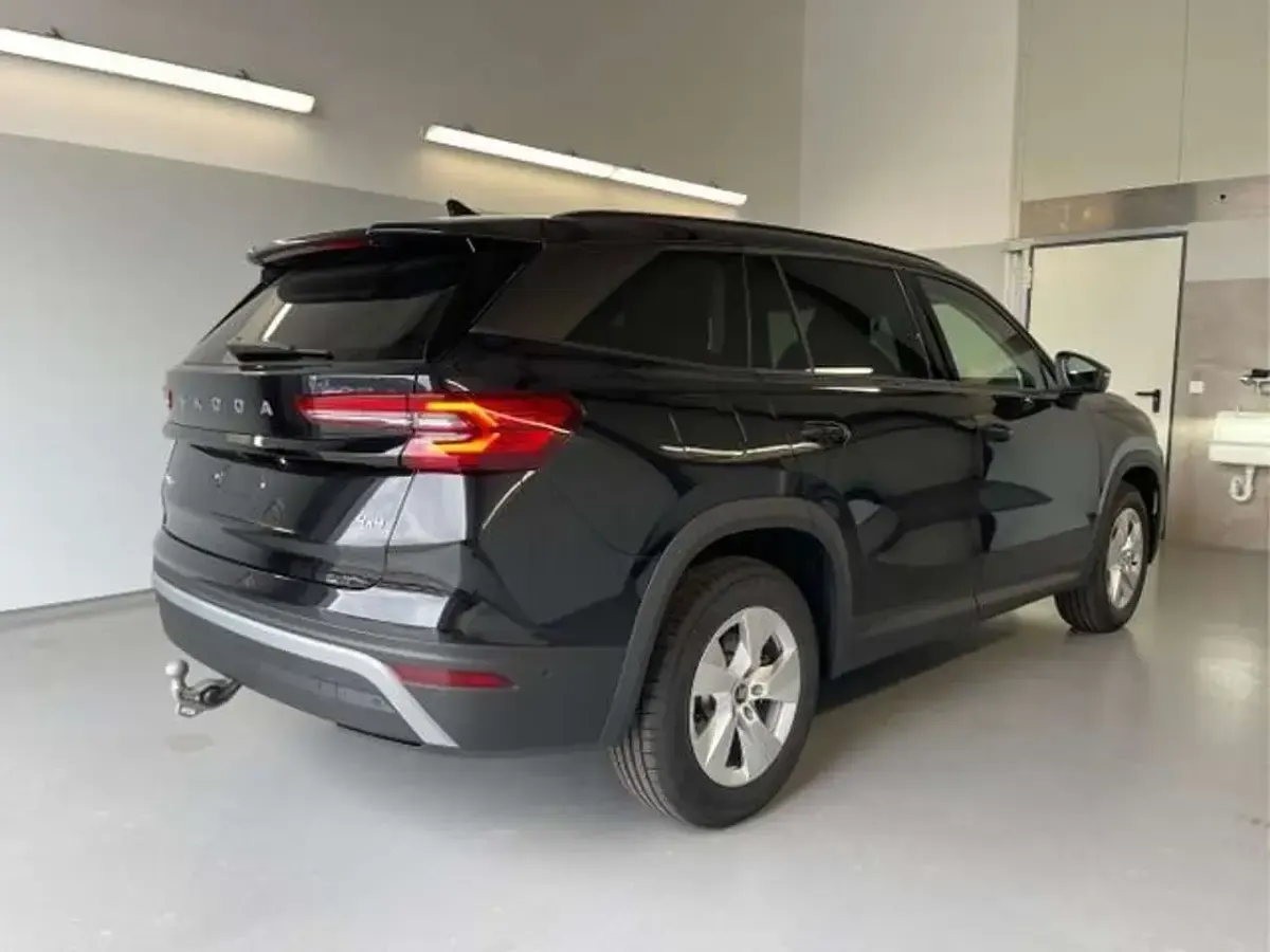 Neu Skoda Kodiaq Selection 204 PS (150 kW) 2026 [2t2t] black magic metallic SUV