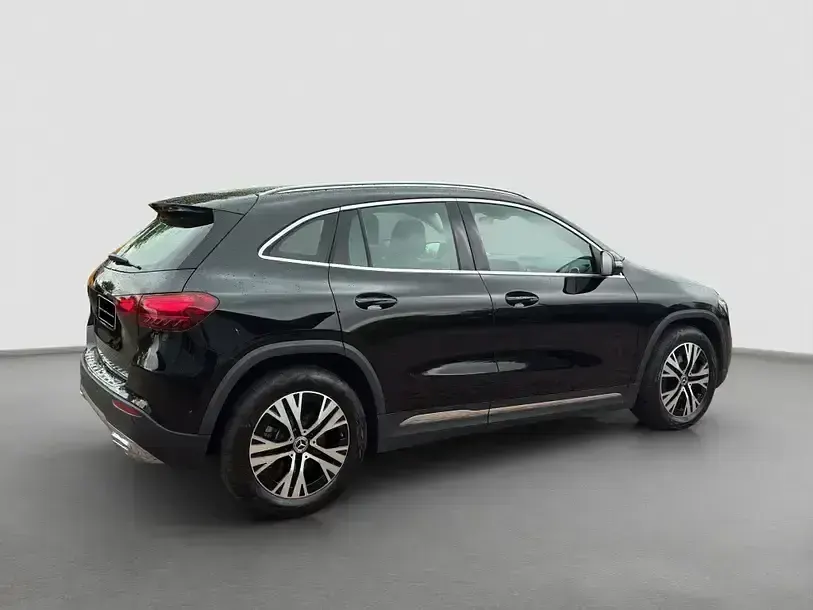 Gebraucht Mercedes GLA220 190 PS (139 kW) 2025 Unilack nachtschwarz SUV