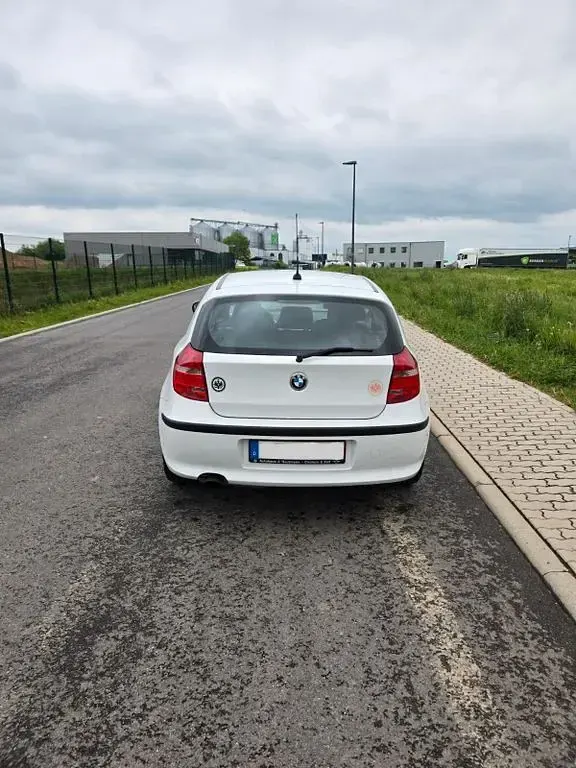 Gebraucht BMW 120 Performance 122 PS (89 kW) 2010 Weiß Kleinwagen