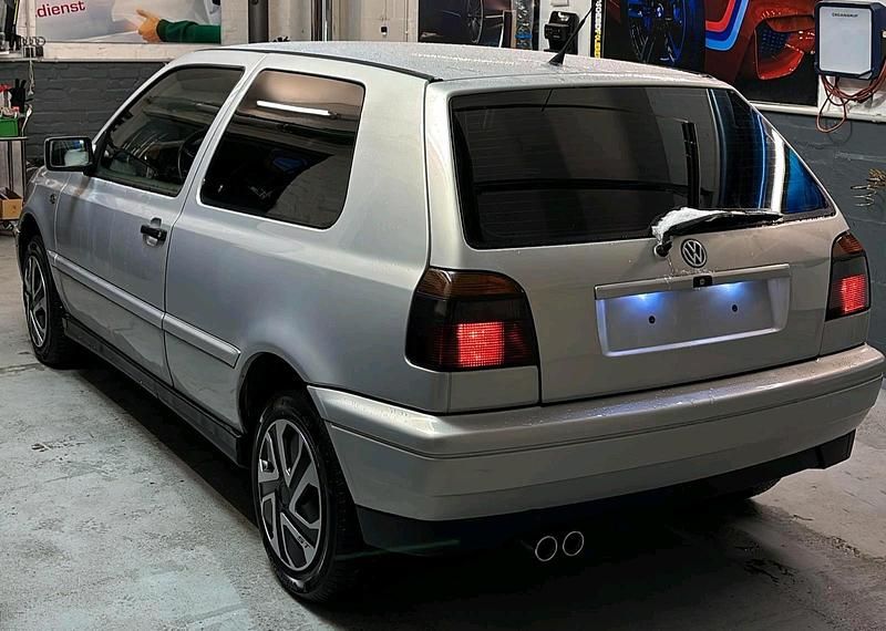 Gebraucht VW Golf III 90 PS (66 kW) 1995 Silber Kleinwagen