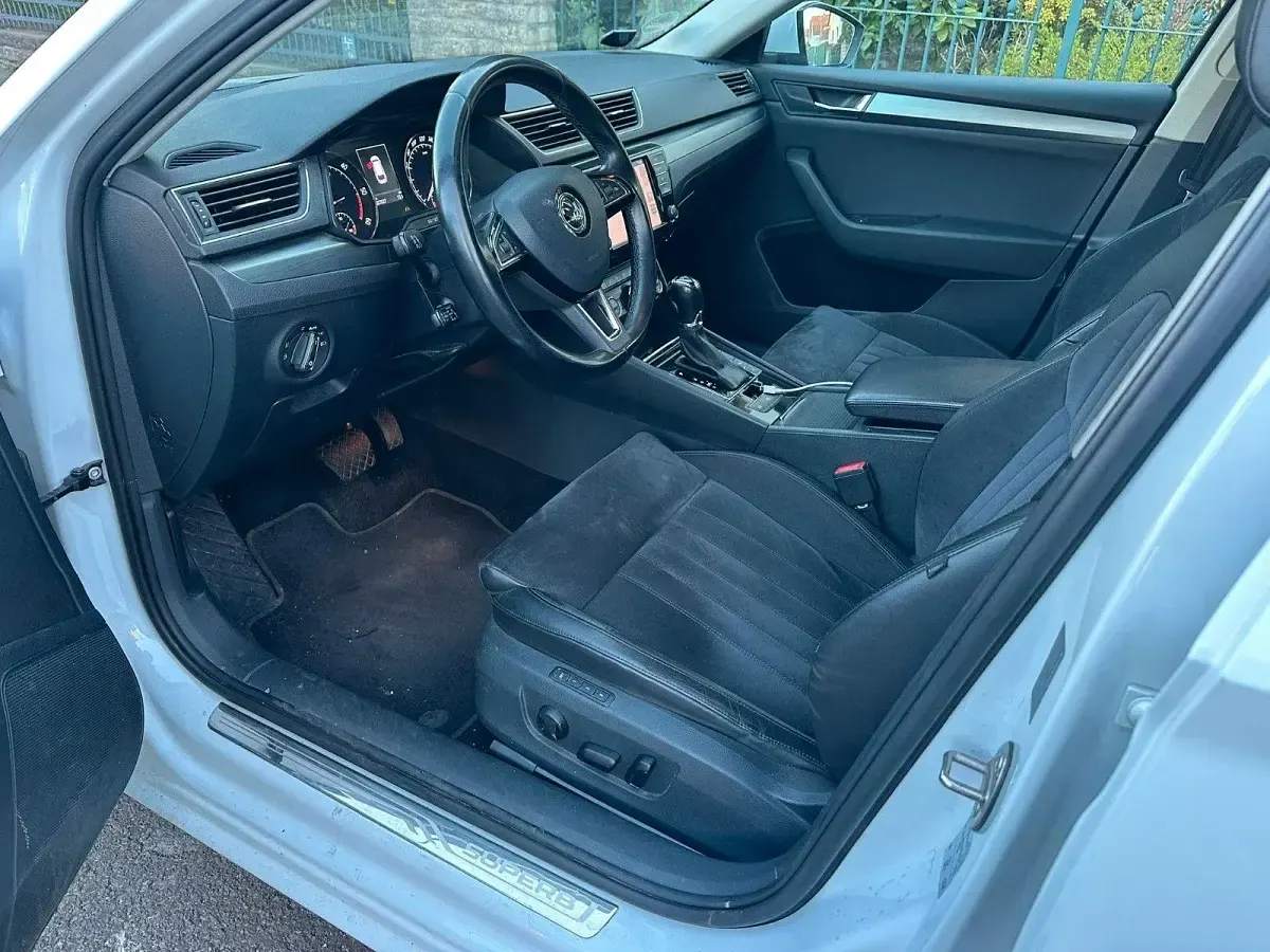 Gebraucht Skoda Superb 120 PS (88 kW) 2015 Weiß Limousine