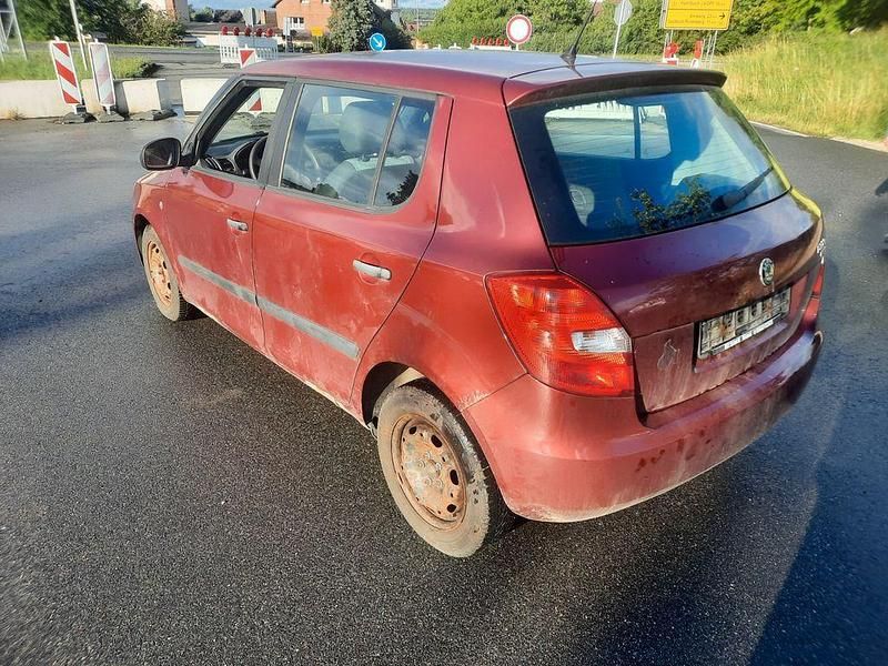 Gebraucht Skoda Fabia Ambiente 64 PS (47 kW) 2009 Rot Limousine