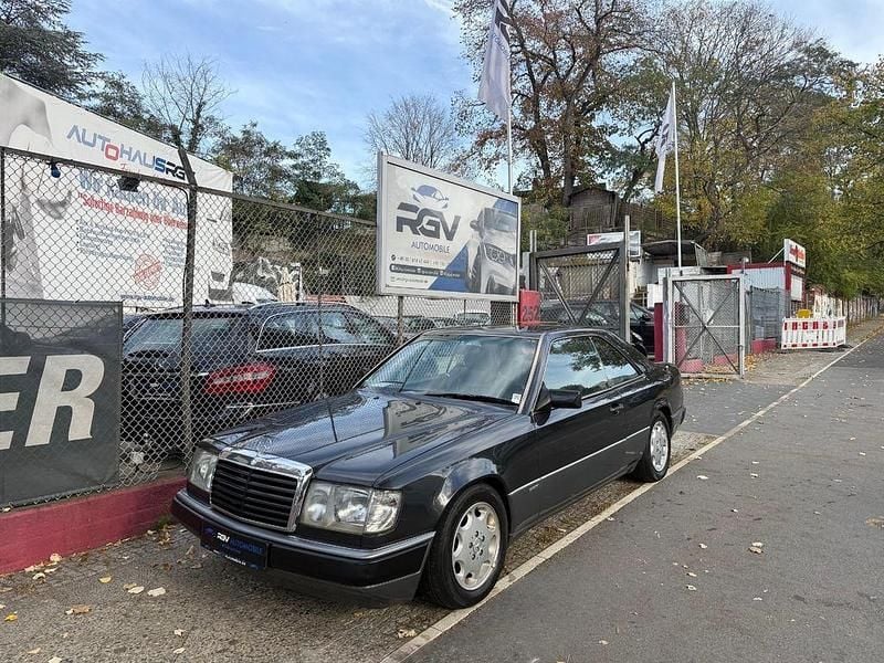 Gebraucht Mercedes 230 132 PS (97 kW) 1992 Schwarz Coupé