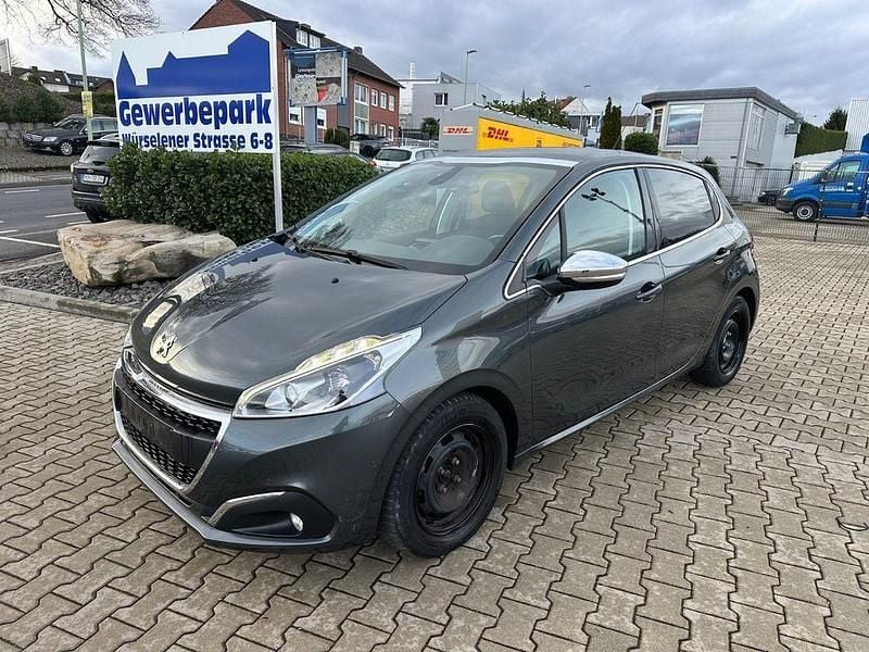 Grau Gebraucht 2016 Peugeot 208 Allure Kleinwagen | 5.490 € (Superpreis) - Bild 1/4