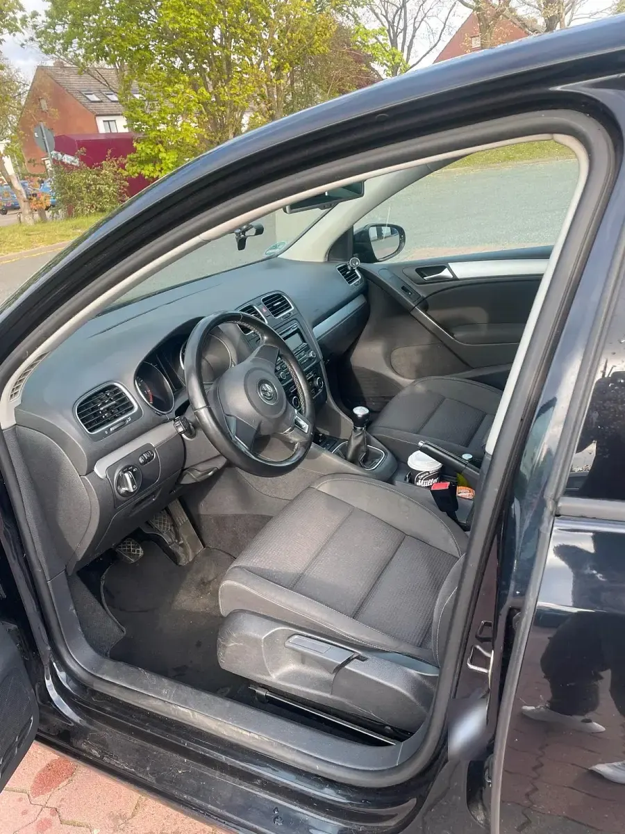 Gebraucht VW Golf VI 105 PS (77 kW) 2011 Schwarz Kleinwagen