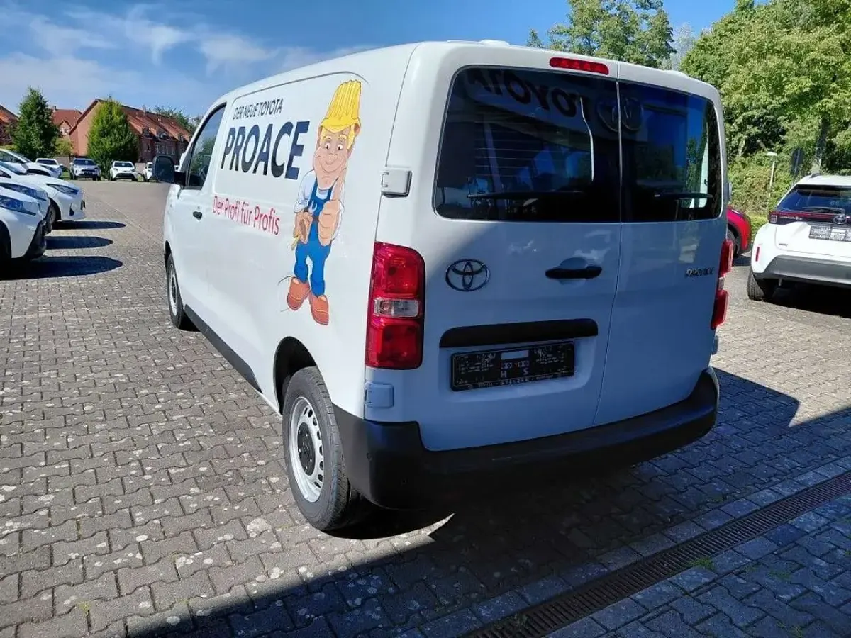 Gebraucht Toyota Proace 144 PS (105 kW) 2024 Weiß Van / Kleinbus