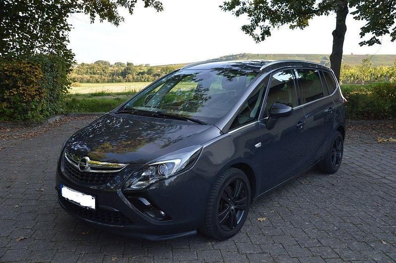 Grau Gebraucht 2014 Opel Zafira Tourer Van / Kleinbus | 5.999 € (Superpreis) - Bild 1/4