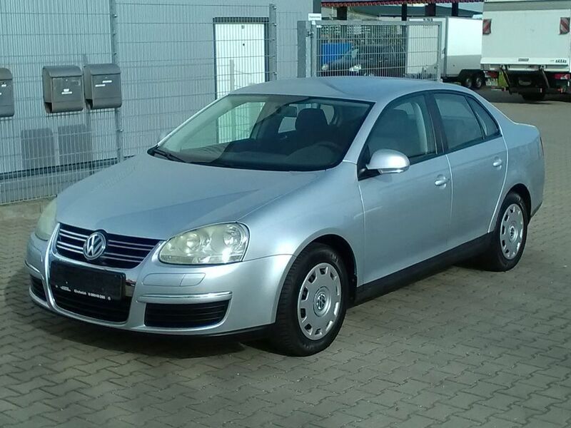 Silber Gebraucht 2009 VW Jetta Trendline Limousine | 3.250 € (Superpreis) - Bild 1/4