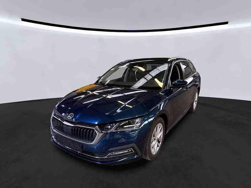 Modra lava/lava blau Gebraucht 2021 Skoda Octavia Style Kombi | 21.890 € (Fairer Preis) - Bild 1/4