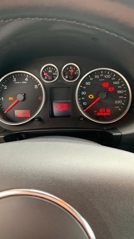 Usata Audi A2 75 CV (55 kW) 2025 Grigio Utilitaria