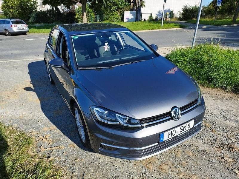 Schwarz Gebraucht 2017 VW Golf VII Comfortline Limousine | 10.900 € (Superpreis) - Bild 1/4