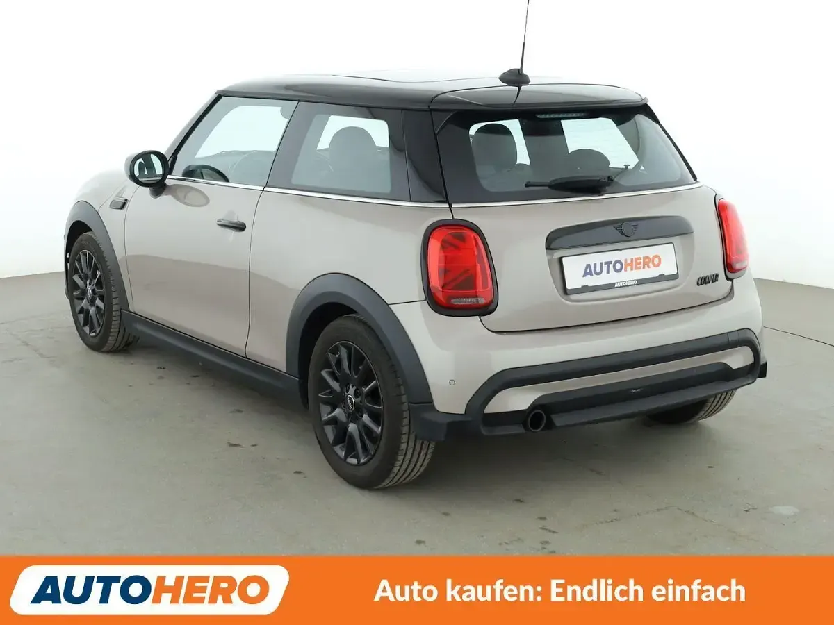 Używany Mini Cooper Classic 136 KM (100 kW) 2023 Szary Hatchback