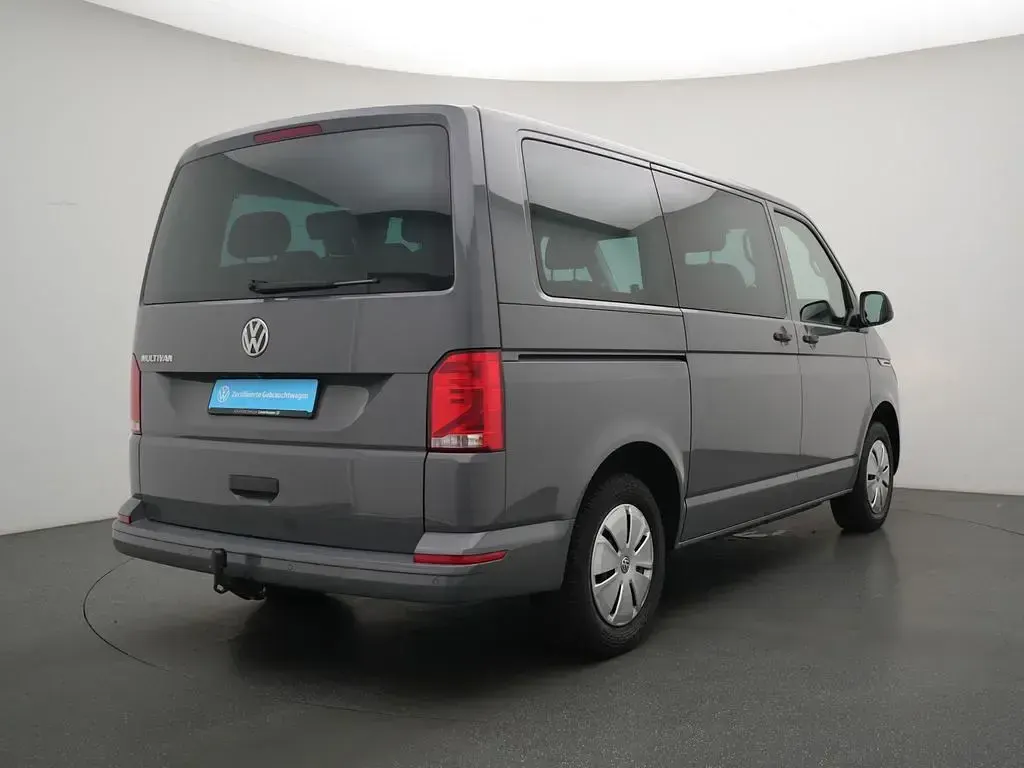 Gebraucht VW Multivan Trendline 150 PS (110 kW) 2022 Pure grey Van / Kleinbus