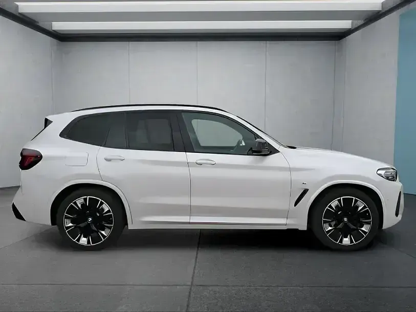 Gebraucht BMW iX3 Impressive 210 kW (286 PS) 2022 Weiß SUV