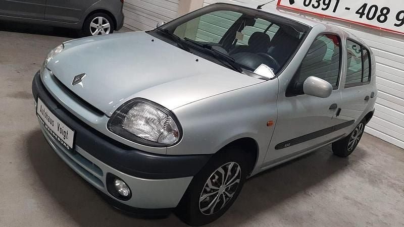 Brugt Renault Clio II 75 HK (55 kW) 1999 Sølv Sedan