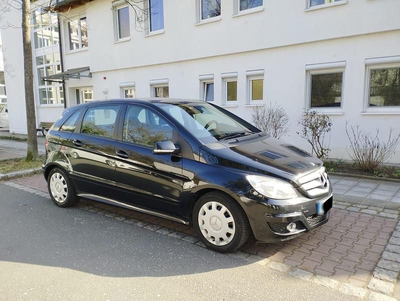 Gebraucht Mercedes B200 140 PS (102 kW) 2008 Schwarz Van / Kleinbus
