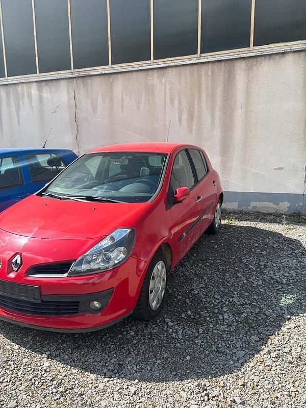 Rot Gebraucht 2006 Renault Clio III Kleinwagen | 1.500 € (Fairer Preis) - Bild 1/4