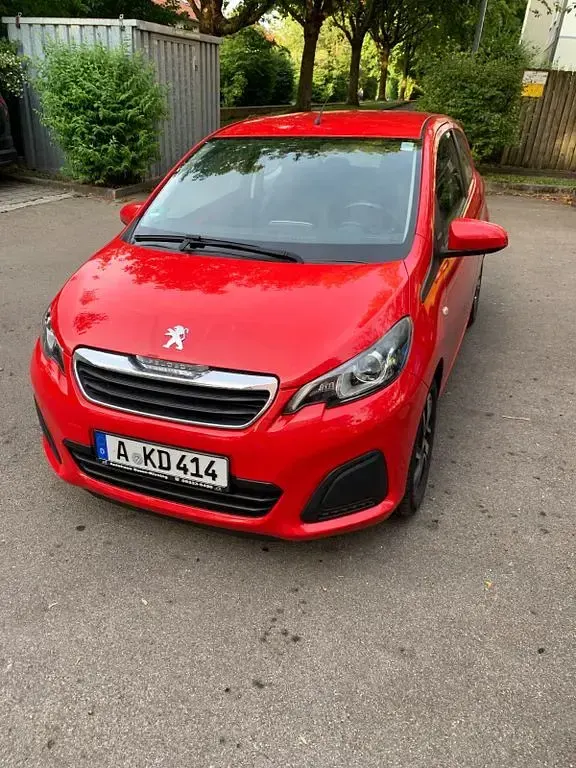 Gebraucht Peugeot 108 Active 82 PS (60 kW) 2016 Rot Limousine