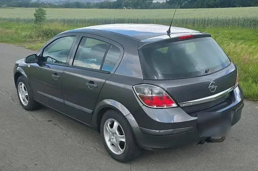 Gebraucht Opel Astra 90 PS (66 kW) 2009 Grau Limousine