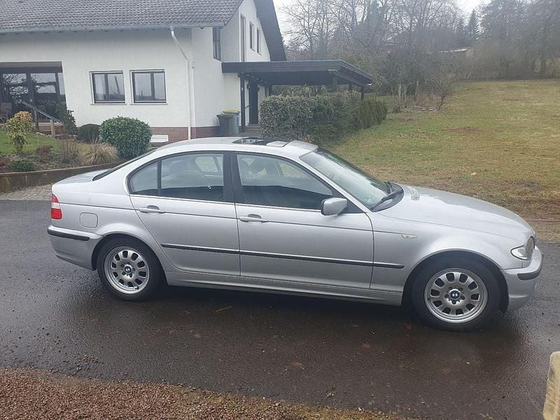 Gebraucht BMW 320 Sport Line 170 PS (125 kW) 2002 Silber Limousine