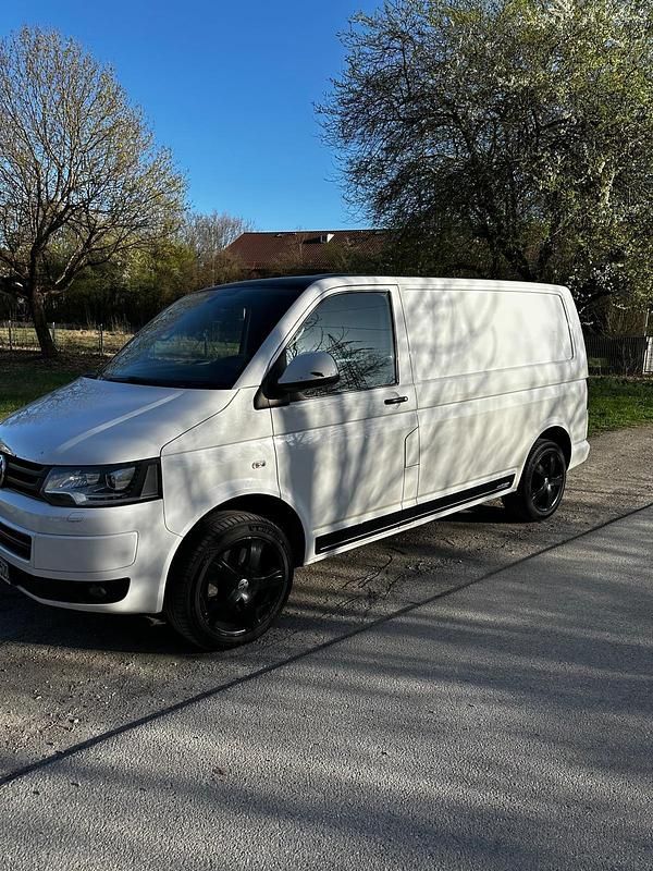 Weiß Gebraucht 2013 VW T5 Edition Van | 10.500 € - Bild 1/4