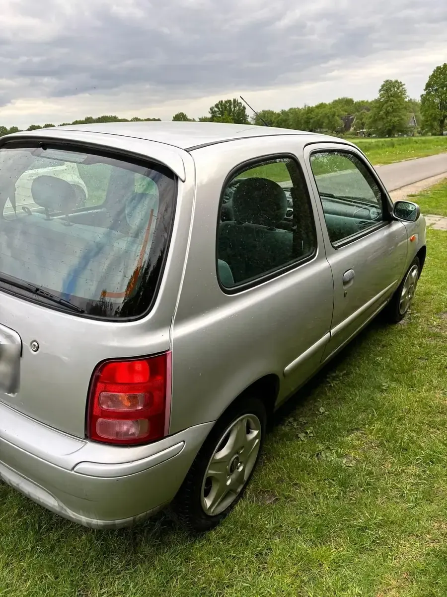 Gebraucht Nissan Micra 82 PS (60 kW) 2002 Silber Kleinwagen