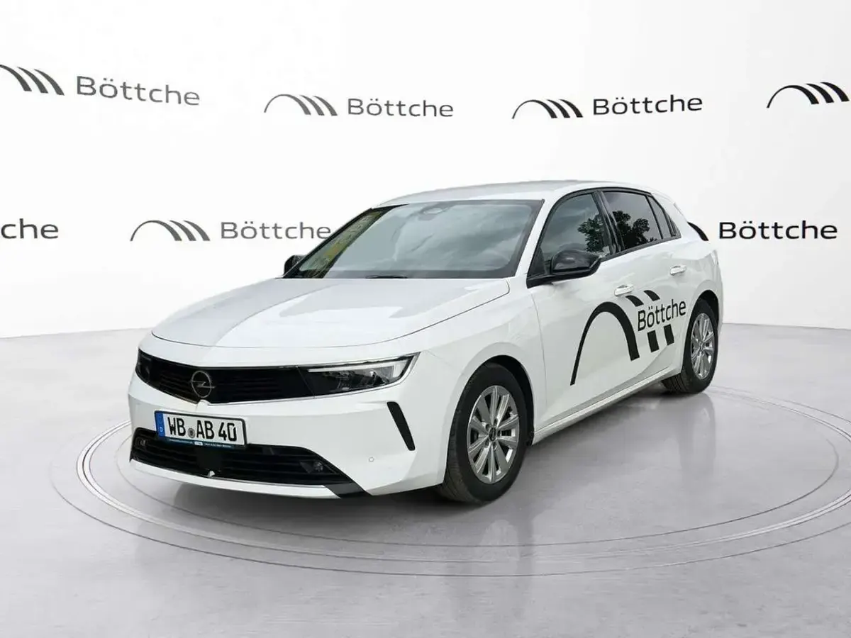 Gebraucht Opel Astra Edition 131 PS (96 kW) 2021 Jade weiss/arktis weiss Limousine