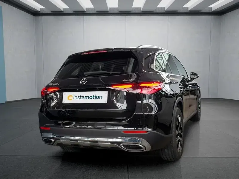 Gebraucht Mercedes GLC200 163 PS (119 kW) 2026 Schwarz SUV