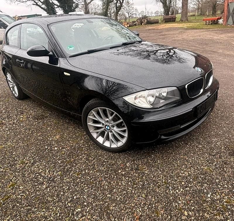 Gebraucht BMW 318 143 PS (105 kW) 2009 Schwarz Limousine