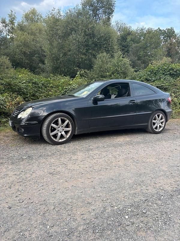 Gebraucht Mercedes C220 130 PS (95 kW) 2007 Schwarz Coupé