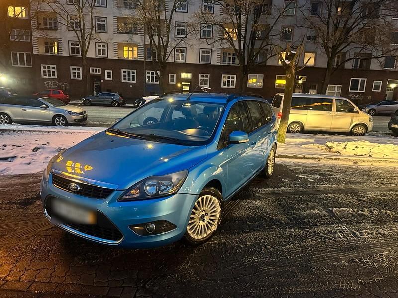 Blau Gebraucht 2010 Ford Focus Kombi | 2.700 € (Fairer Preis) - Bild 1/4