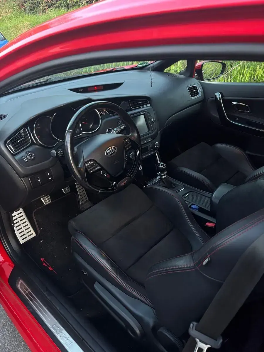 Używany Kia Ceed GT 204 KM (150 kW) 2014 Czerwony Hatchback