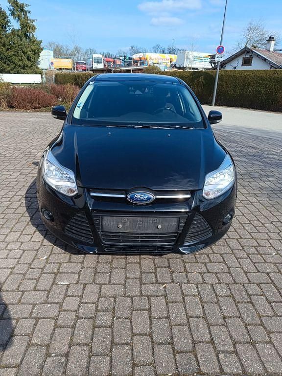 Gebraucht Ford Focus Champions Edition 101 PS (74 kW) 2013 Schwarz Limousine