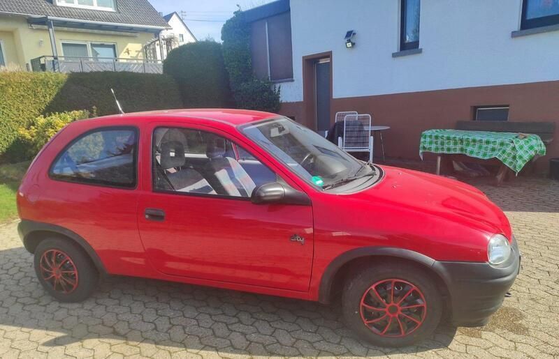 Rot Gebraucht 1996 Opel Corsa Kleinwagen | 1.300 € (Fairer Preis) - Bild 1/4