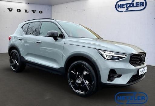 Neu Volvo XC40 Plus 163 PS (119 kW) 2026 Grau SUV